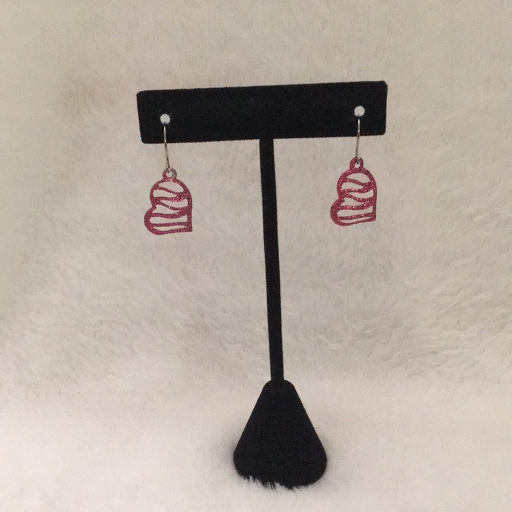 2 pairs of heart earrings